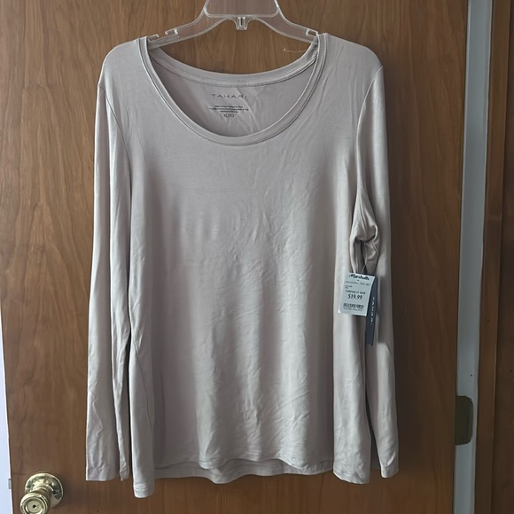 Tahari Tops - Ladies beige XL long sleeve top new with tags